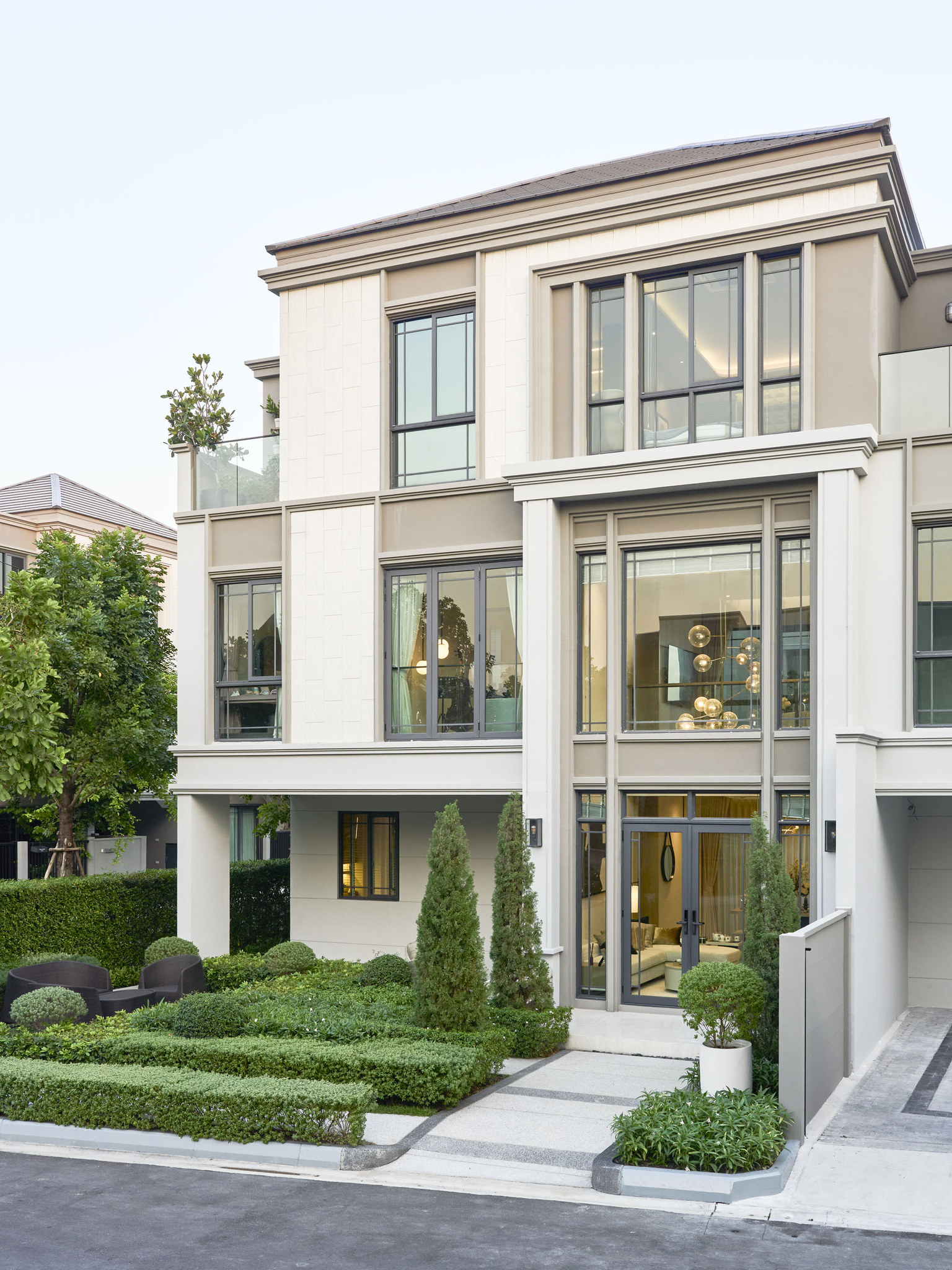 Facade & landscape