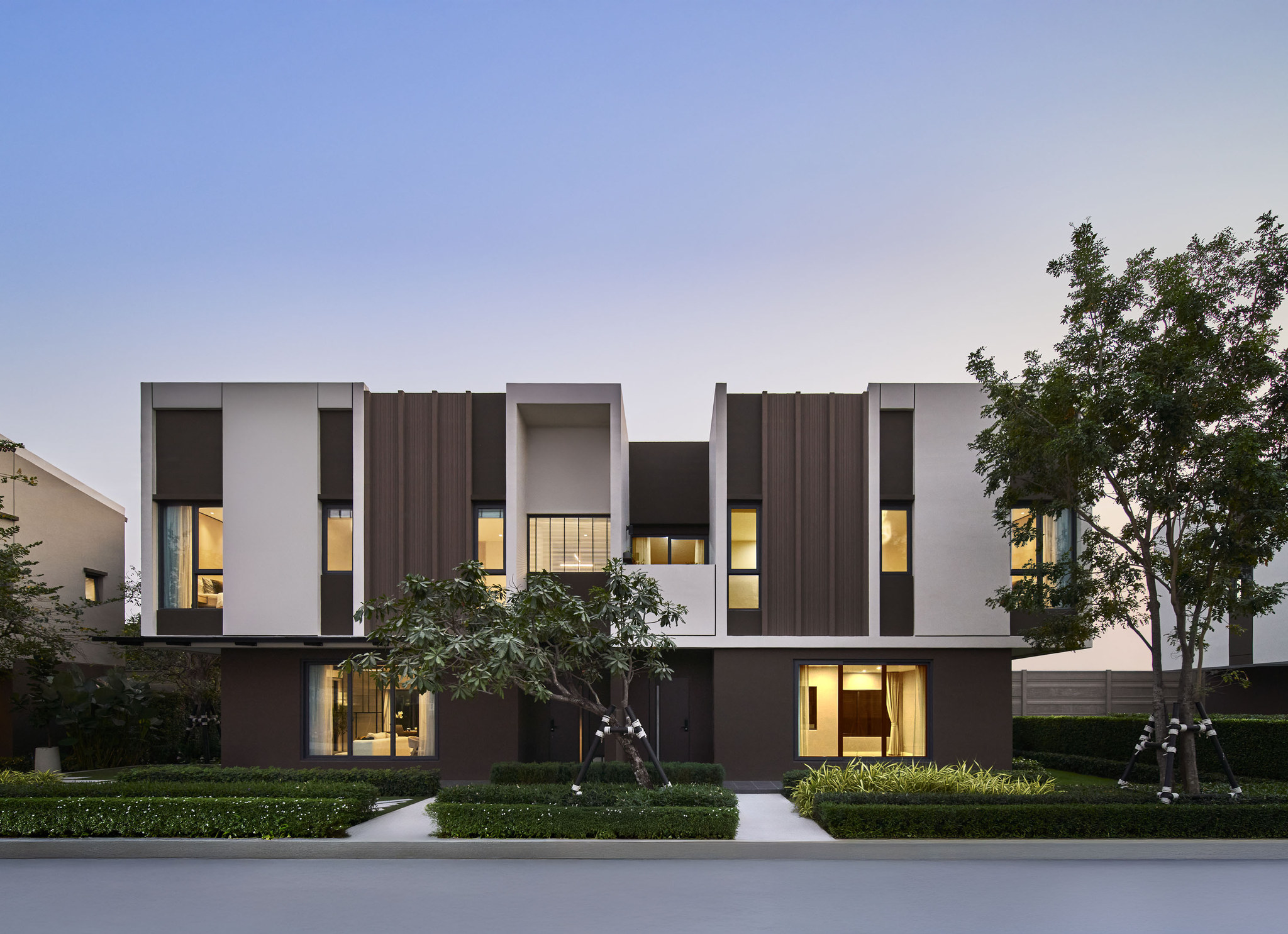 Facade & landscape
